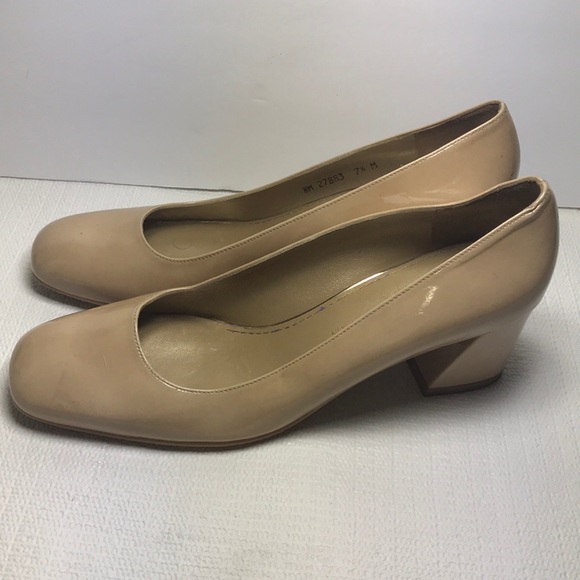 Stuart Weitzman block 2.5” heel beige patent leather 7.5 M MSRP $385 - Picture 4 of 9
